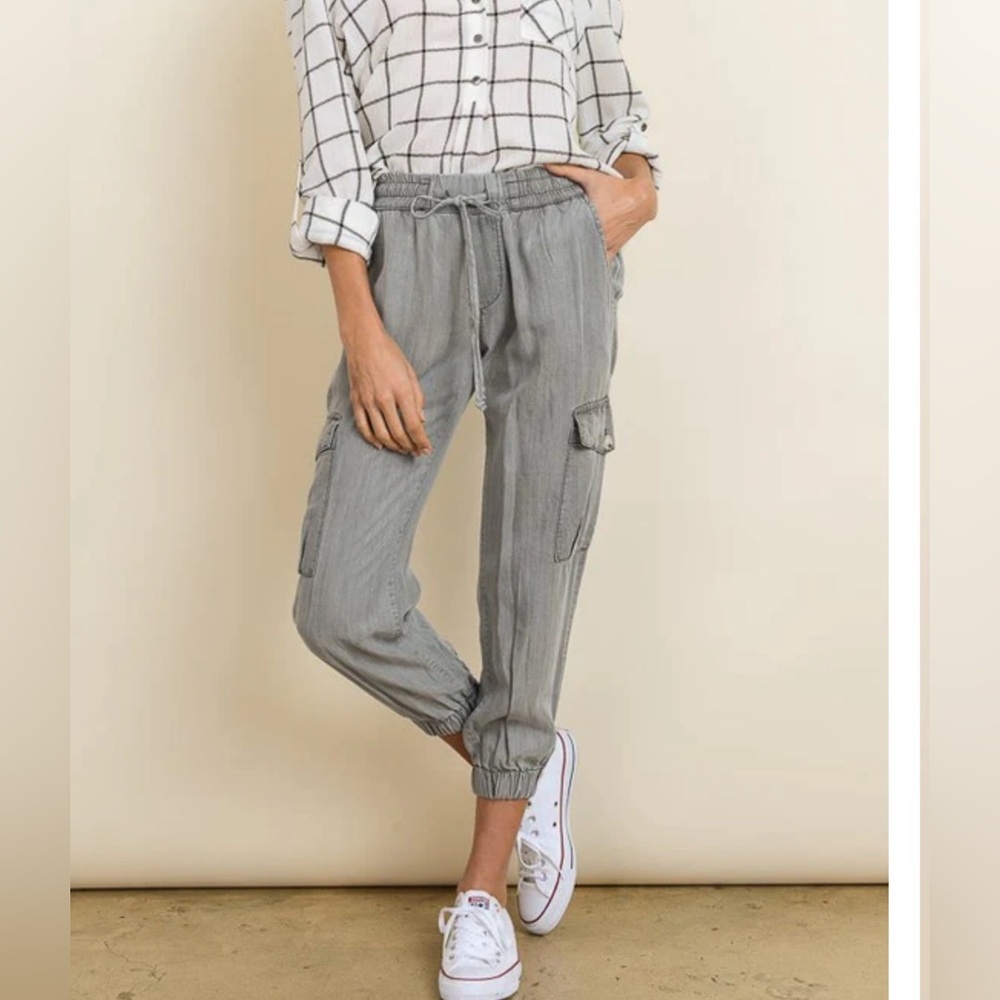 Dress Forum Women's Grey Cropped Cargo Drawstring Jogger Pants Size L - Picture 6 of 7
